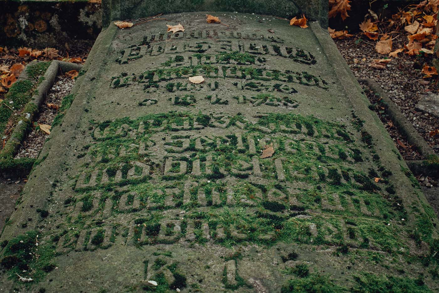 detale podczas fotografowania cmentarza