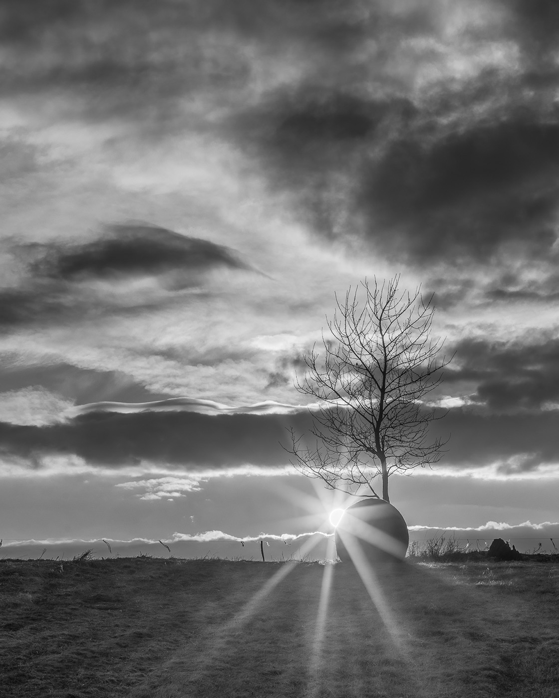 Zachód słońca w czerni i bieli - poradnik fotografii krajobrazu